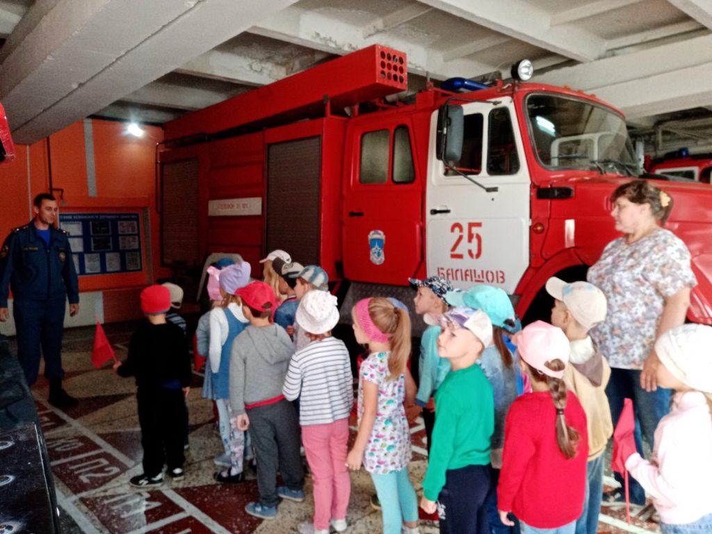 Пожарно спасательная часть 3. ПЧ Балашов. Пожарная часть для детей. Пожарная часть 25 Чувашия. Пожарная машина для детей.